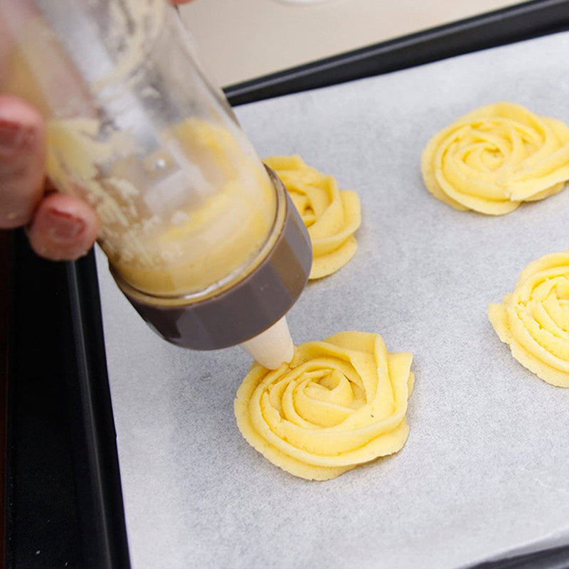 Krémes keretező pisztoly sütipréssel